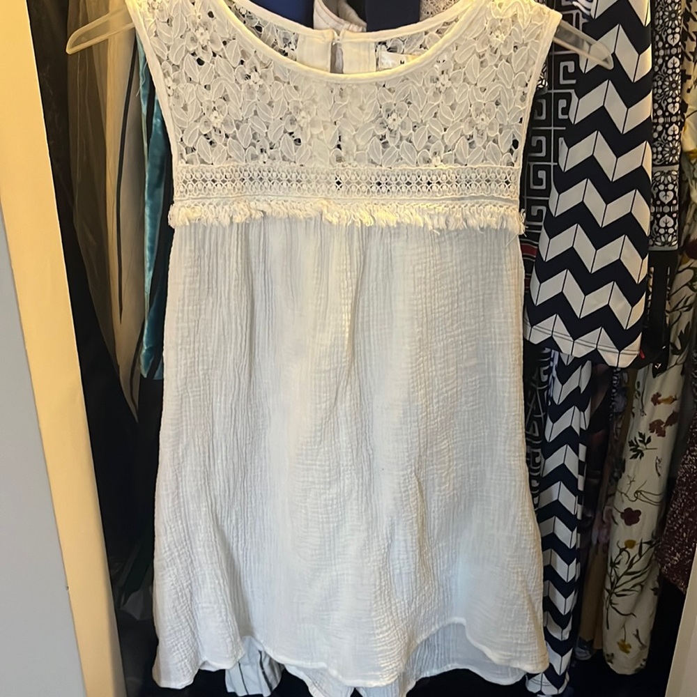 White Cotton sleeveless blouse by Max Studio size small